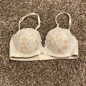 Victoria’s Secret 34D white & tan bra